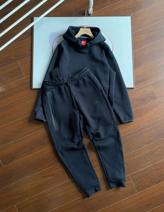 Ensemble | Nike tech